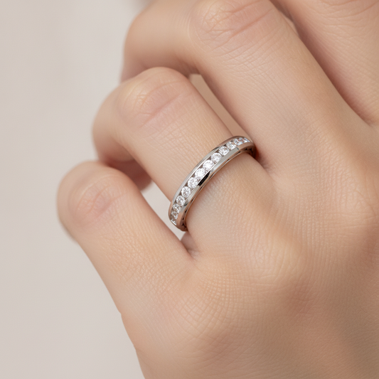 Linda Rosa Diamond Band In 925 Sterling Silver - Fourteen