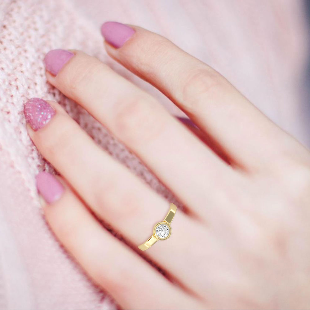 Beamy Solitaire Ring - Thirteen