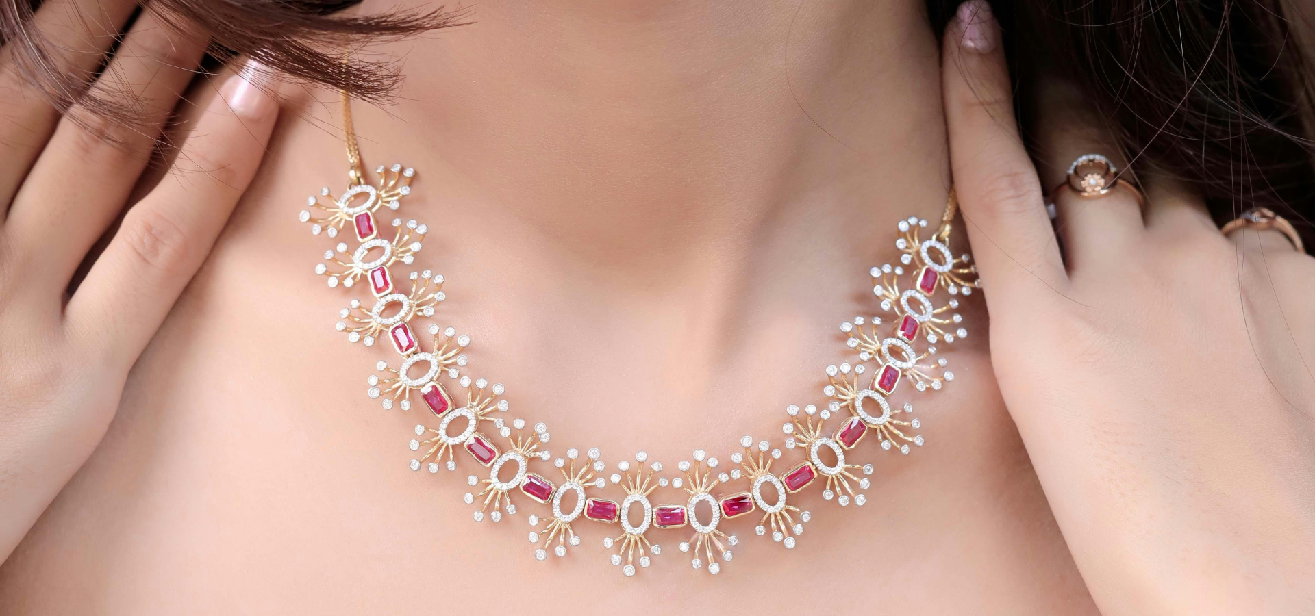 Gold Chain Necklace Designed for Modern Elegance