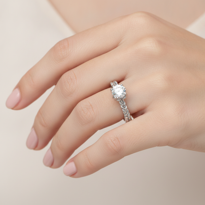 The Complimenting Solitaire Ring - Thirteen