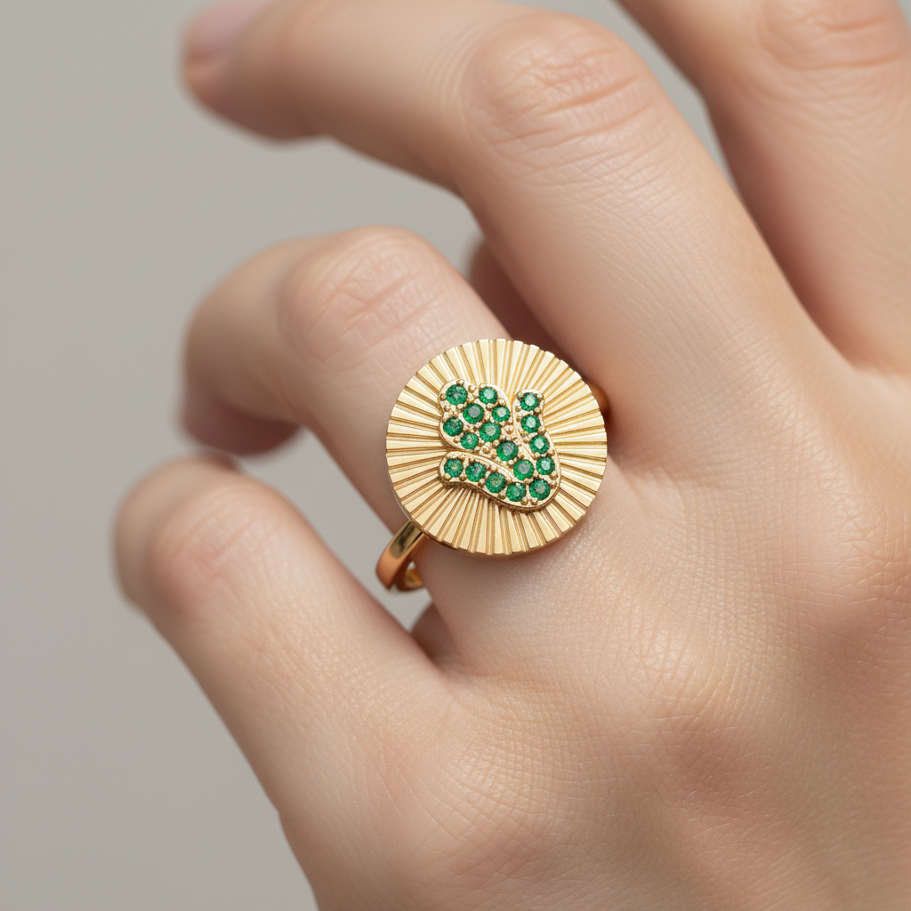 Hamsa Hand Emerald Disc Ring With Sunburst Texture - Eight