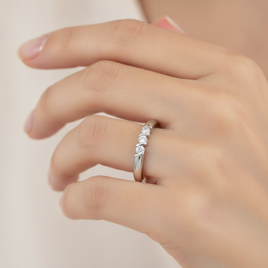 Beautiful Gala Tri Stone Ring In 925 Sterling Silver - Thirteen