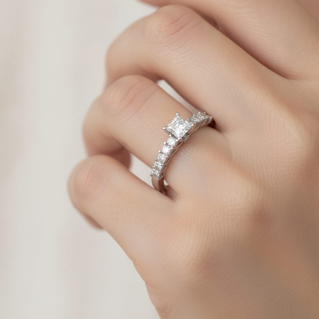 Dynamic Solitaire Ring - Thirteen