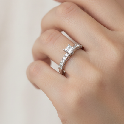 Dynamic Solitaire Ring - Thirteen