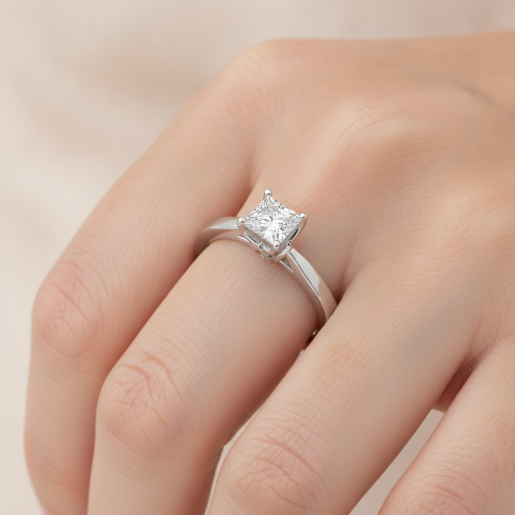 Quaint Single Stone Ring In 925 Sterling Silver - Thirteen