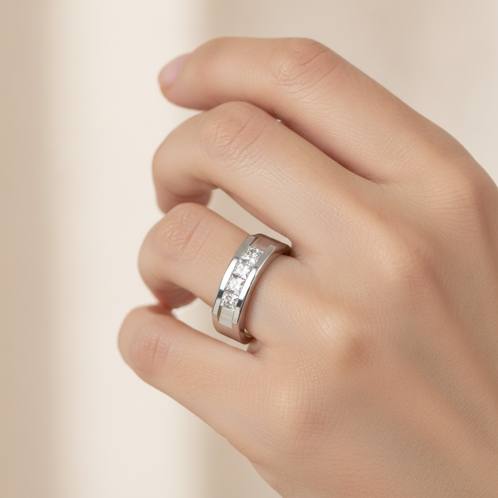 Ablaze Men's Band In 925 Sterling Silver - Fourteen