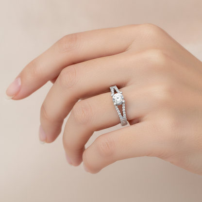 The Inspiradora Solitaire Ring In 925 Sterling Silver - Fourteen