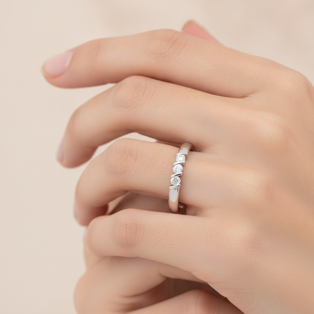 Beautiful Gala Tri Stone Ring In 925 Sterling Silver - Fourteen