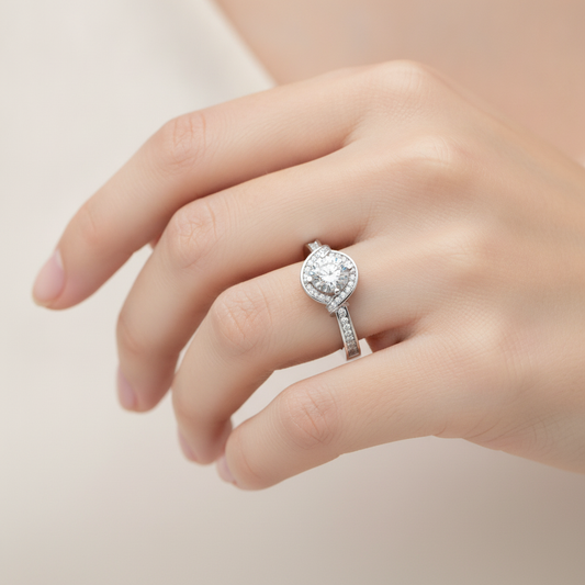 Almendra Solitaire Ring In 925 Sterling Silver - Fourteen
