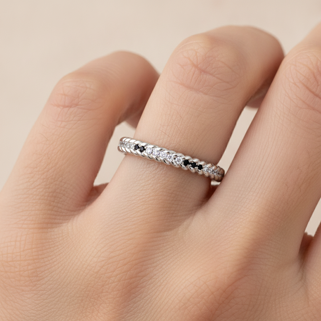 The Eye-Catching Wedding Band In 925 Sterling Silver - Fourteen