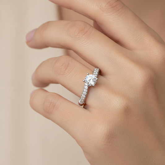 The Llamativo Engagement Ring - Fourteen