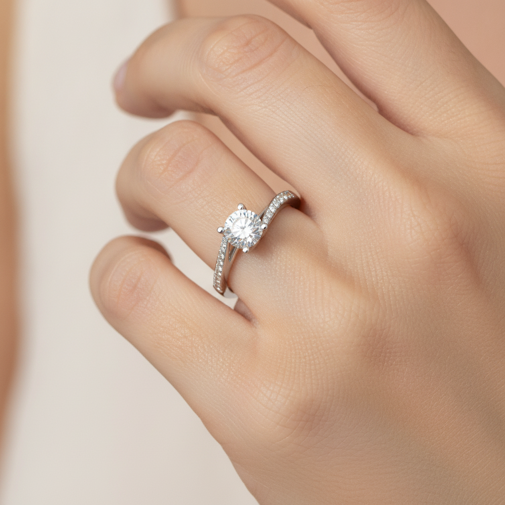 Atractiva Solitaire Ring In 925 Sterling Silver - Fourteen